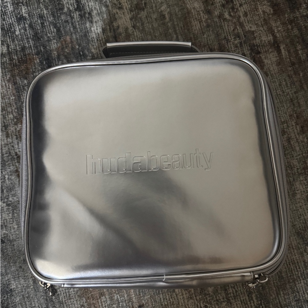 HUDA BEAUTY Metallic Silver Makeup Organizer